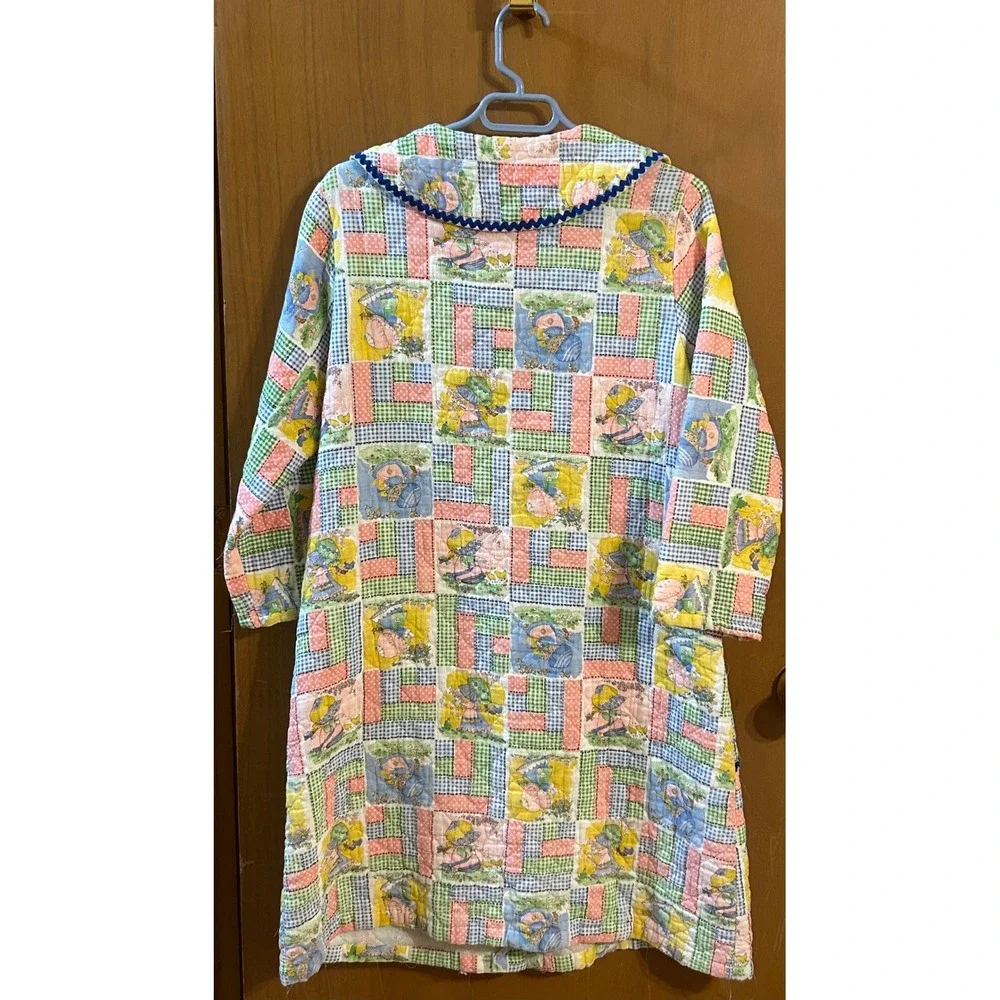 VTG Handmade Quilted House Coat Cottagecore Holly Hobbie Style Patchwork Robe‎